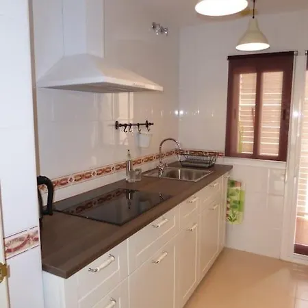 ático Fresco Y Luminoso Con Aparcamiento Privado