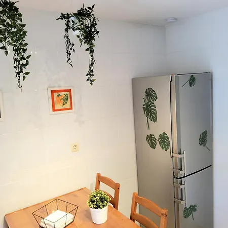 ático Fresco Y Luminoso Con Aparcamiento Privado