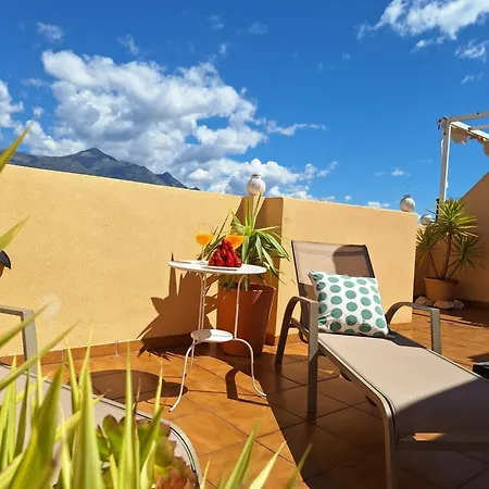 Atico Fresco Y Luminoso Con Aparcamiento Privado Appartement