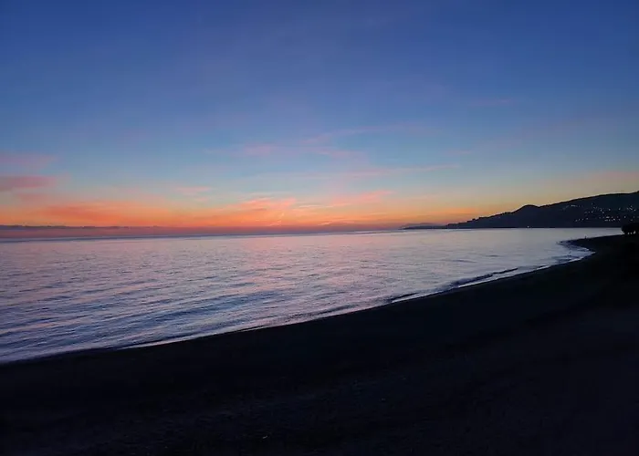 Atico Fresco Y Luminoso Con Aparcamiento Privado Apartment *