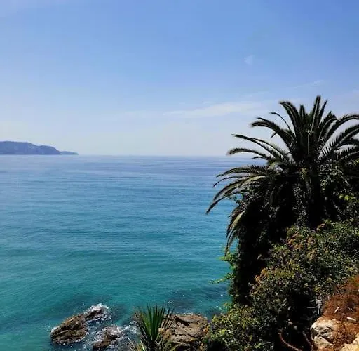 Atico Fresco Y Luminoso Con Aparcamiento Privado