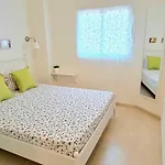 Atico Fresco Y Luminoso Con Aparcamiento Privado Apartment *