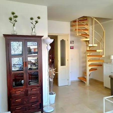 Atico Fresco Y Luminoso Con Aparcamiento Privado Apartmán