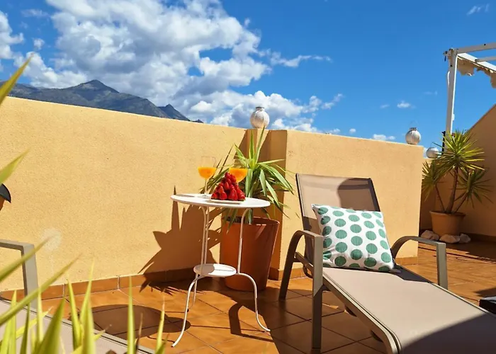 Atico Fresco Y Luminoso Con Aparcamiento Privado Apartmán